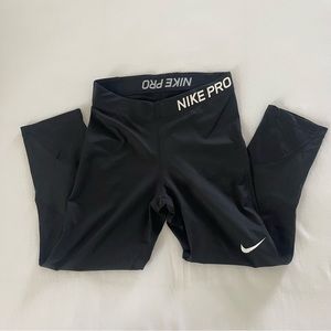 Nike pro capri leggings